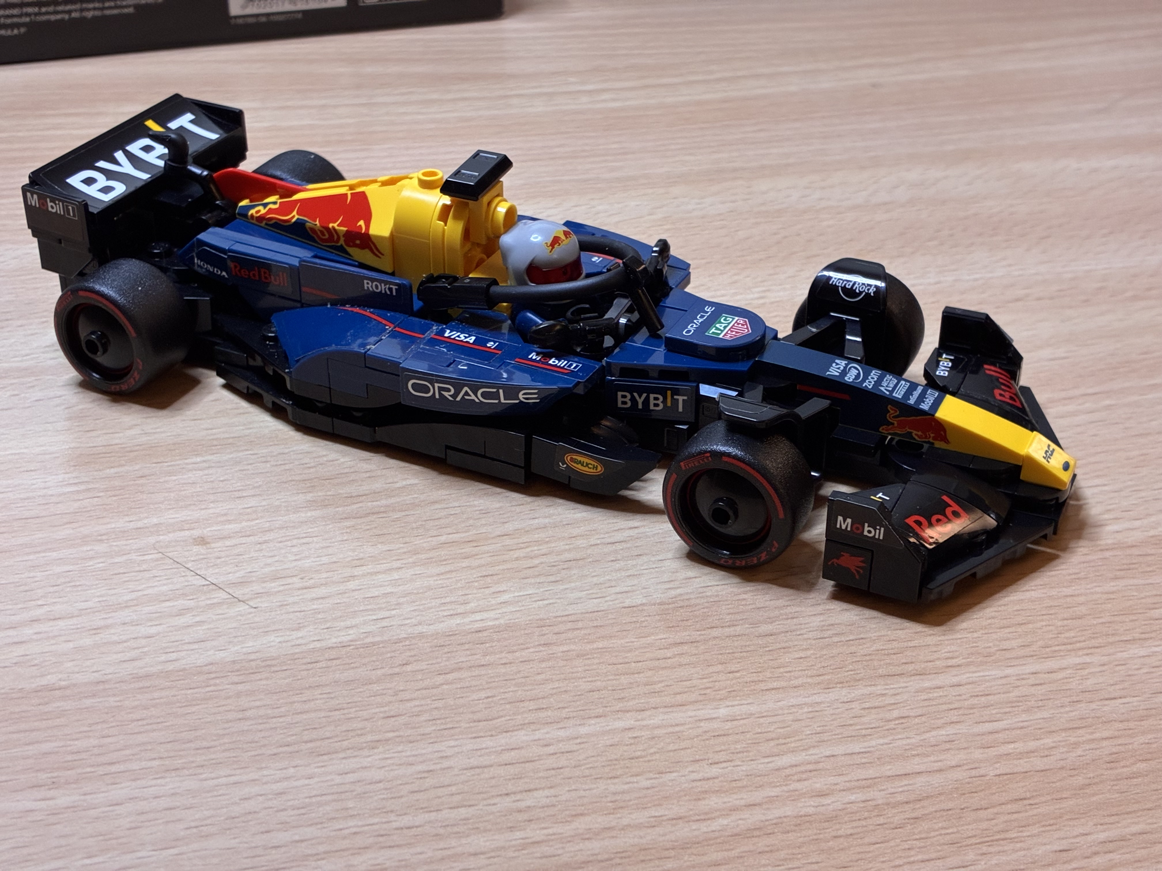 Foto 7 bij Artikel Uitdaging: Met weinig zicht een LEGO F1 auto bouwen.