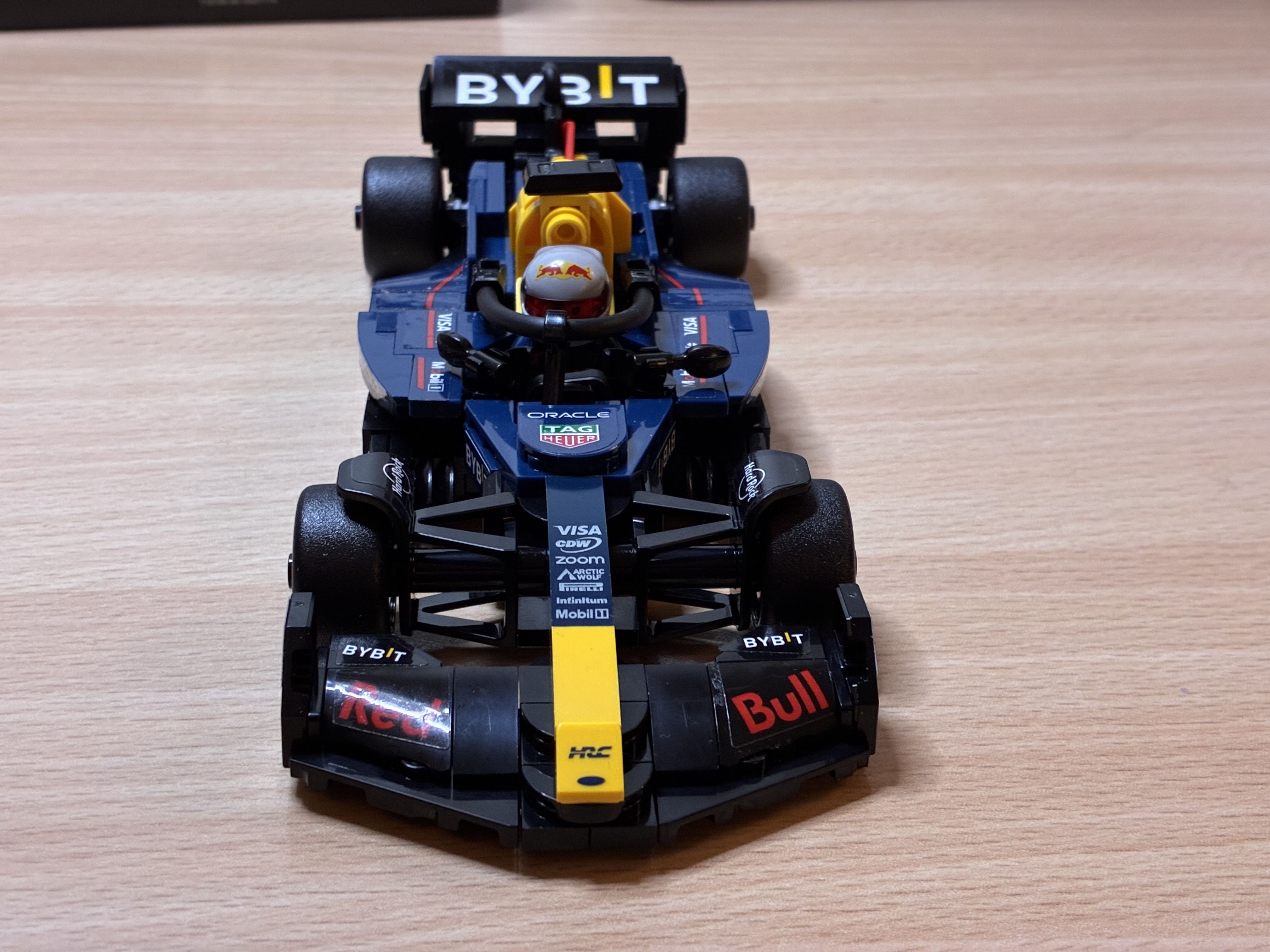 Foto 6 bij Artikel Uitdaging: Met weinig zicht een LEGO F1 auto bouwen.
