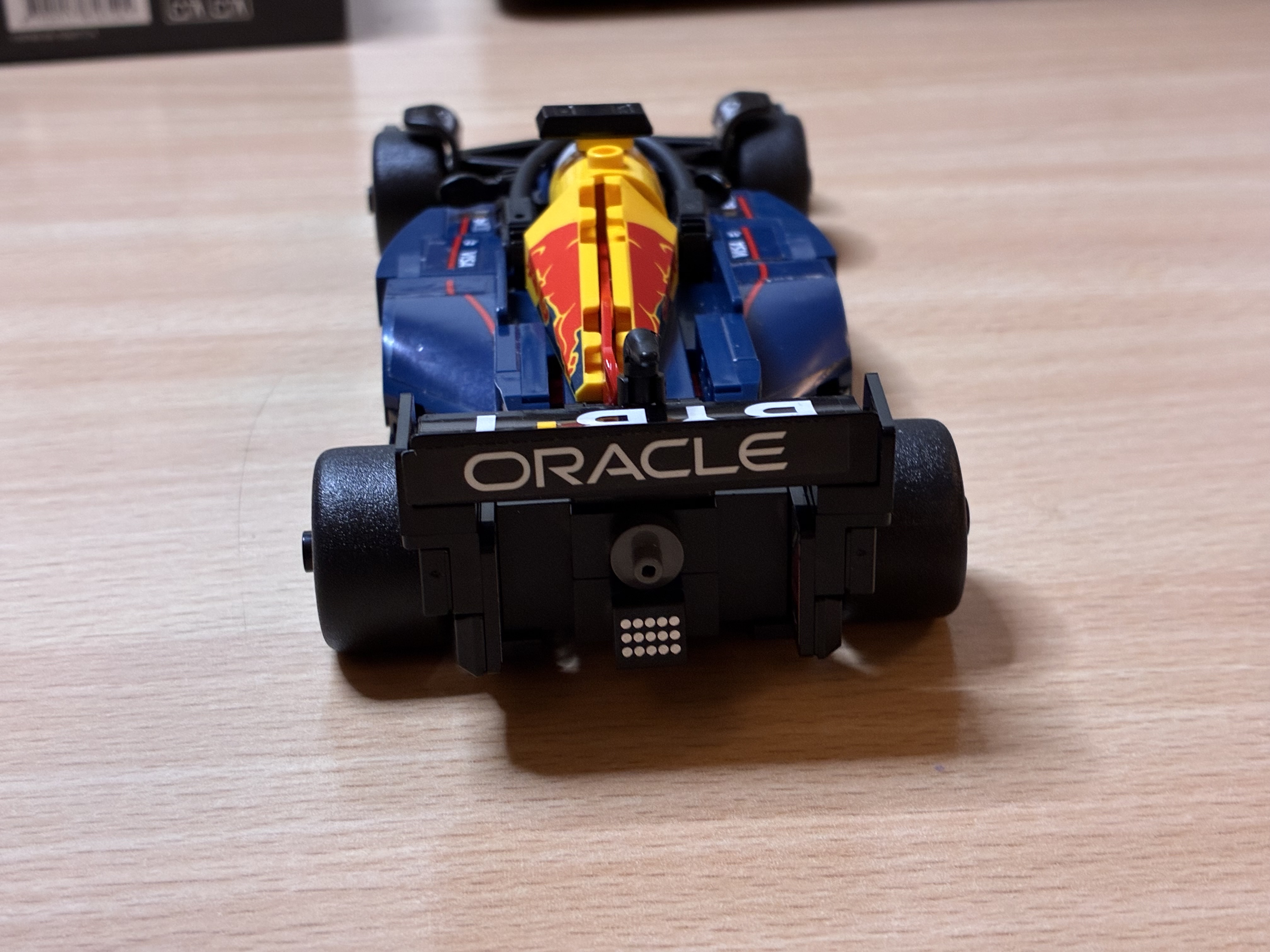 Foto 3 bij Artikel Uitdaging: Met weinig zicht een LEGO F1 auto bouwen.