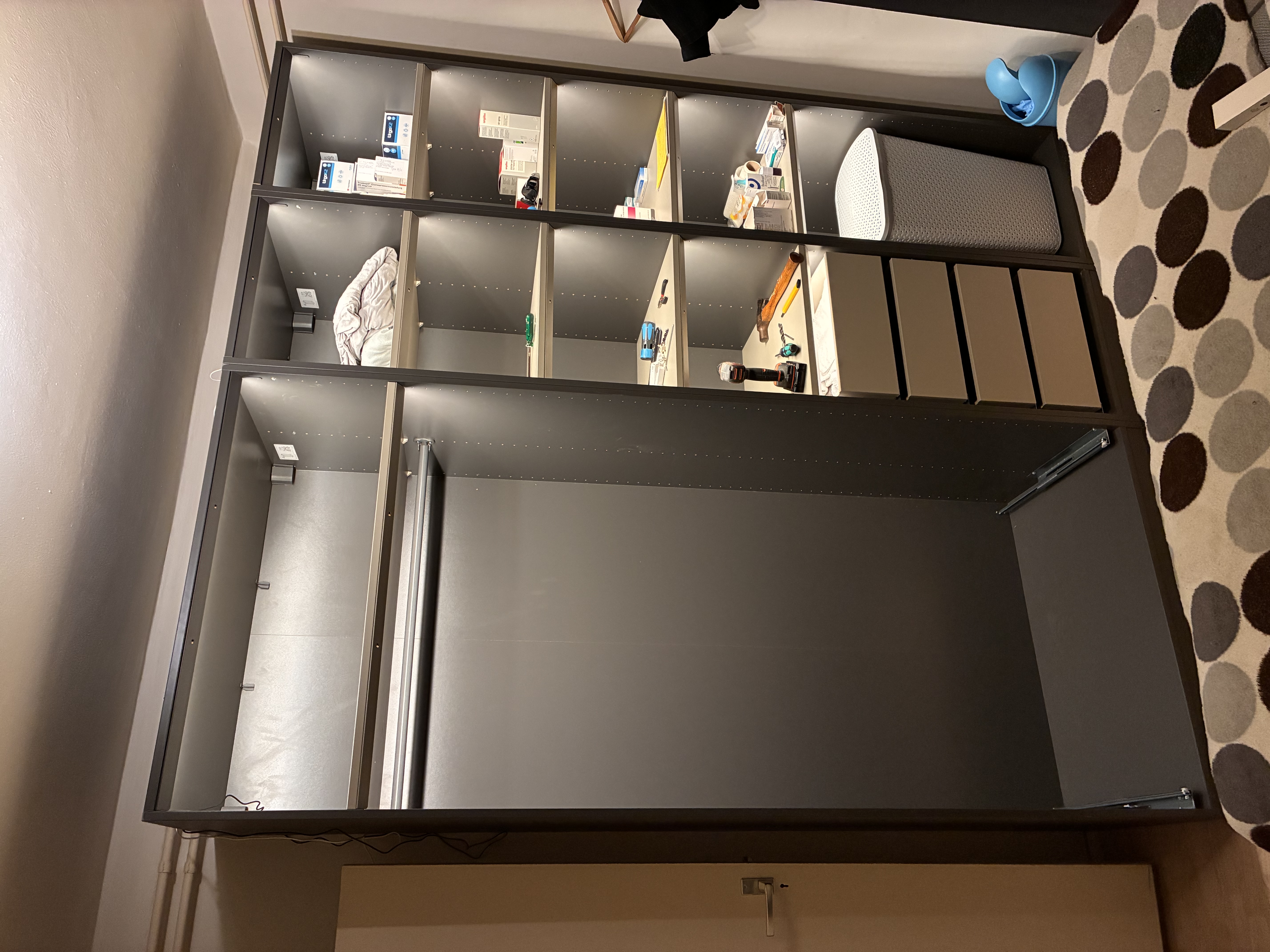 Foto 5 bij Artikel Nieuwe IKEA kledingkast gebouwd.