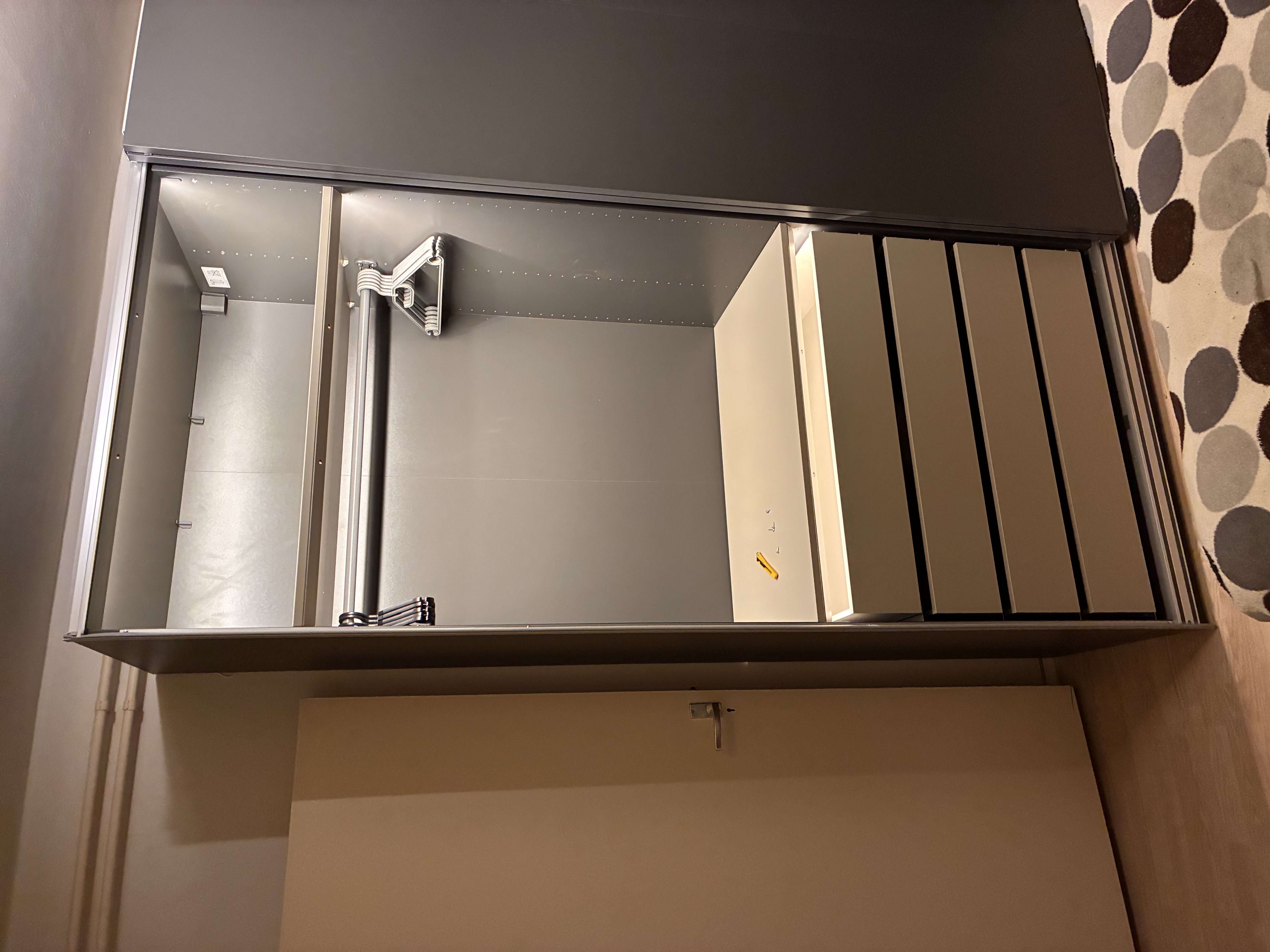 Foto 3 bij Artikel Nieuwe IKEA kledingkast gebouwd.