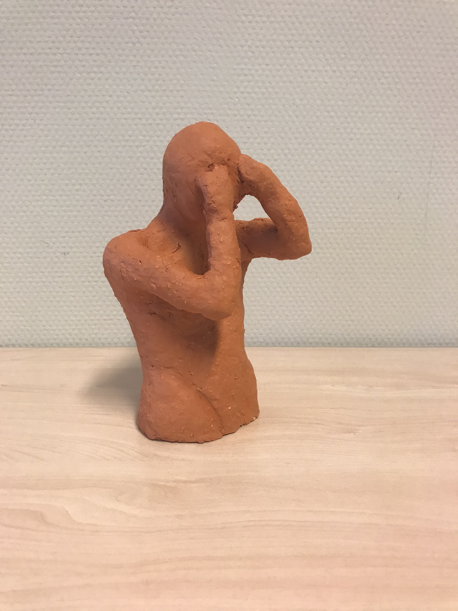 Product: Klei beeld 'Wanhoop'